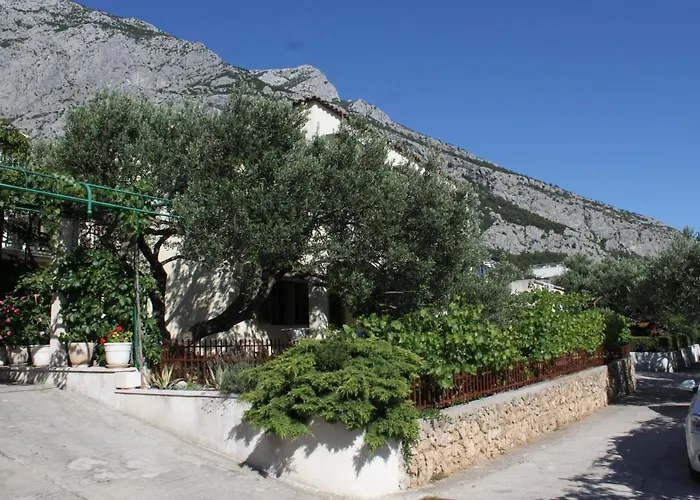 With Parking Space - 6792 Apartamento Makarska