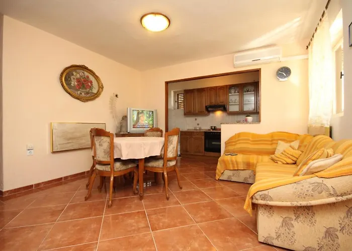 Apartamento With Parking Space - 6792 Makarska