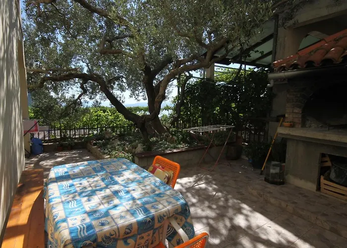 With Parking Space - 6792 Apartamento Makarska